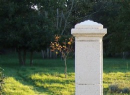 Realisation of a French traditionnal gate pillar with limestone concrete